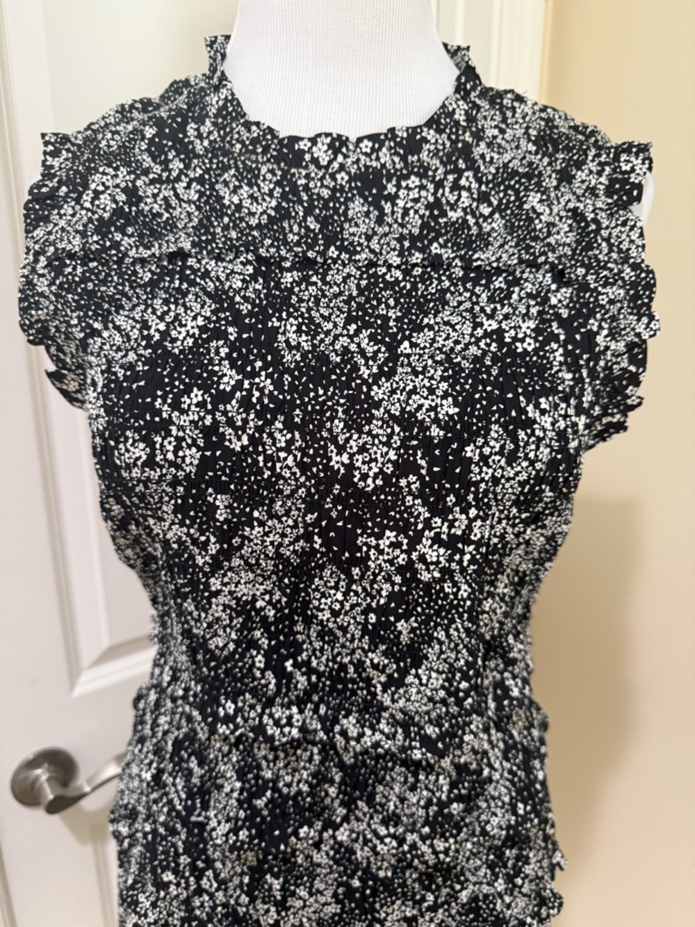 Madewell Smocked Crewneck Harper Floral Black White Mini Dress Floral Size 12 - Picture 3 of 9
